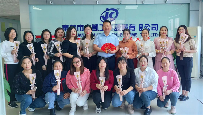 待到春來(lái)三月八，普天開(kāi)滿(mǎn)美人花~