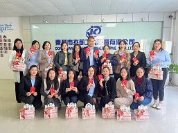 女神們，節(jié)日快樂！
